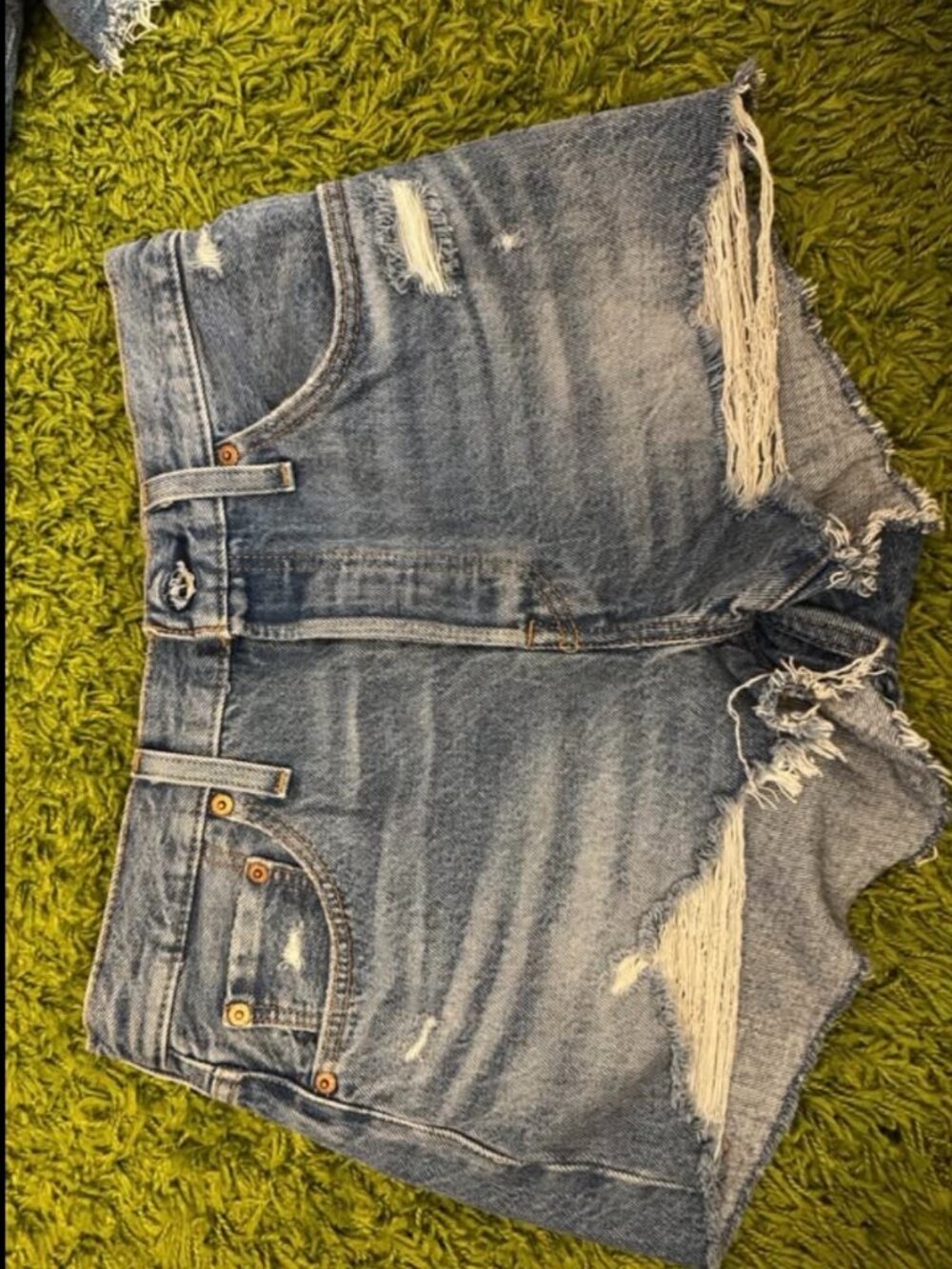 Levi’s Women’s Distressed High Rise Denim Shorts Size 28
